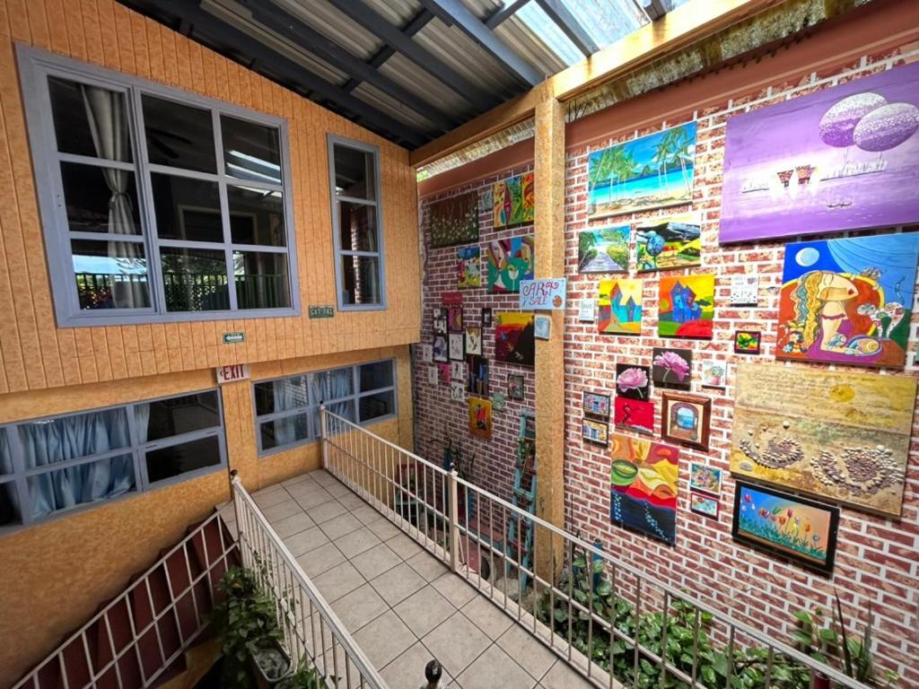 Hotel El Delfin Lívingston المظهر الخارجي الصورة