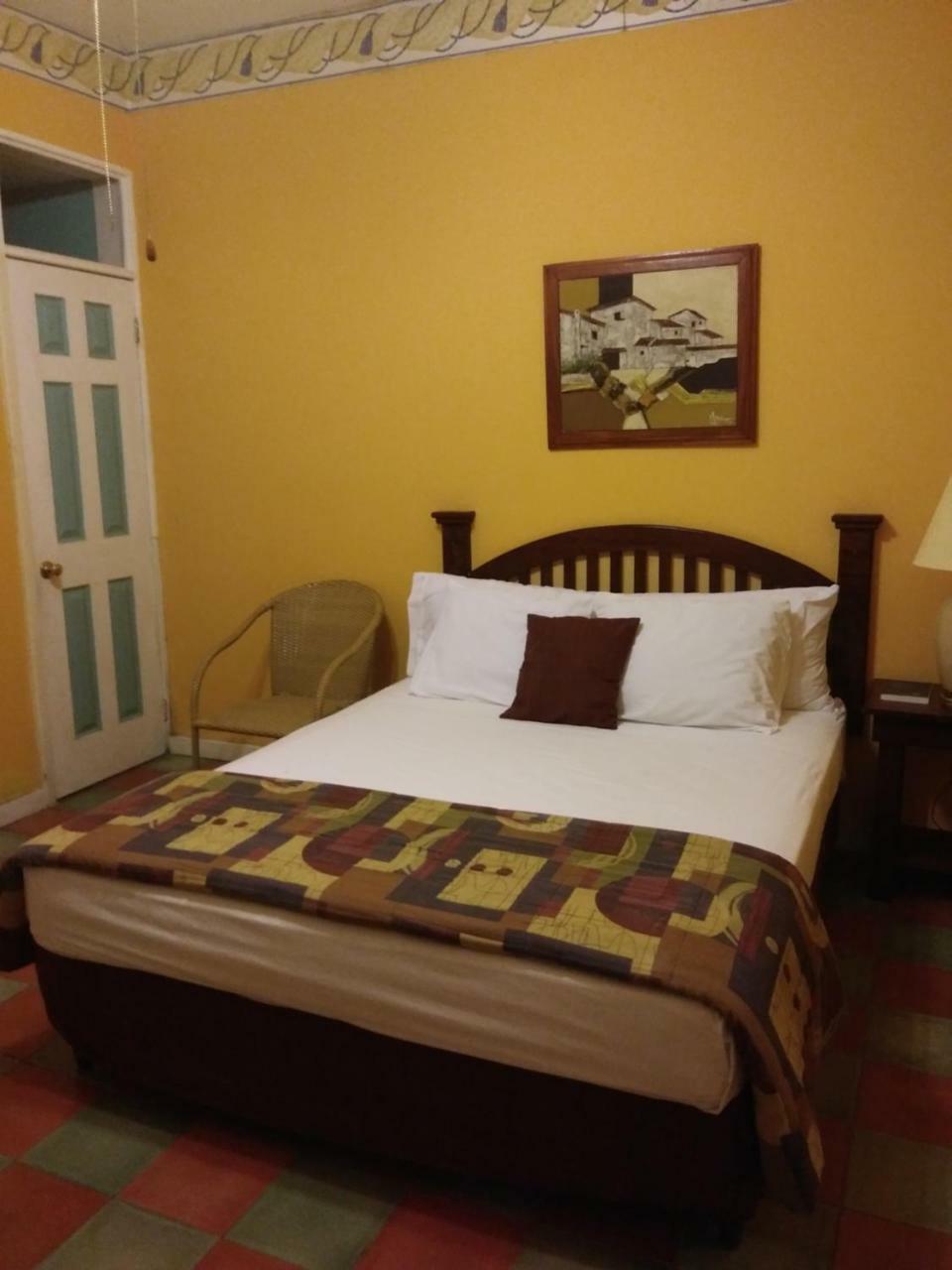Hotel El Delfin Lívingston المظهر الخارجي الصورة